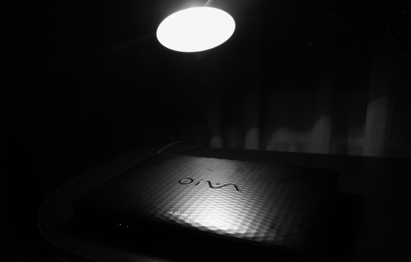 Photo Wallpaper Lamp Table Laptop Vaio Sony Black Darkness 1332x850 Download Hd Wallpaper Wallpapertip