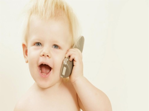 Baby On Phone - 2048x1536 - Download HD Wallpaper - WallpaperTip