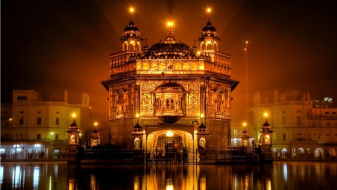Golden Temple Amritsar 1366x768 Download Hd Wallpaper Wallpapertip