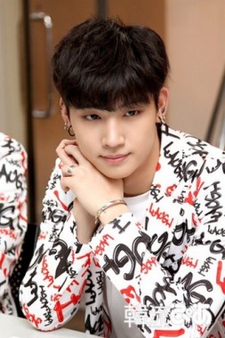 Got7 Laugh Laugh Laugh Jb 333x500 Download Hd Wallpaper Wallpapertip