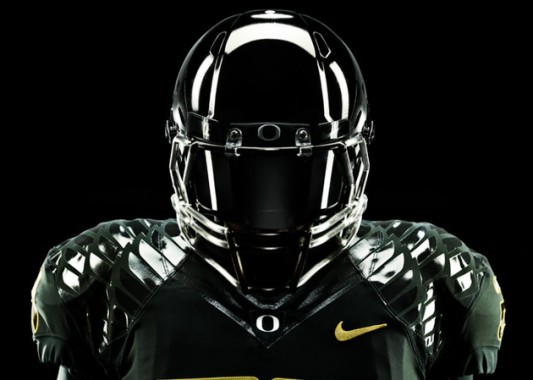 Black Football Helmet With Visor - 630x449 - Download HD Wallpaper