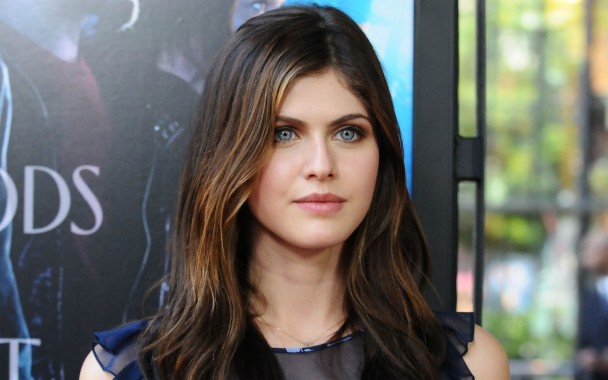 600890 Title Celebrity Alexandra Daddario Actresses - Layover Cast ...